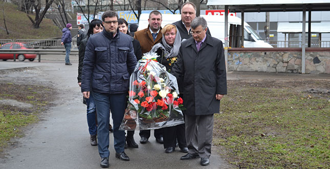 У Подільському районі вшанували пам'ять загиблих в Куренівській трагедії