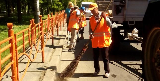Працівники КП ШЕУ Подільського району продовжують роботи з ремону доріг та вулиць (фото)