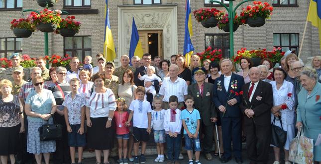 23 серпня на Контрактовій площі відбулась урочиста церемонія підняття Державного Прапора України (фото)