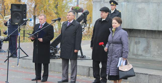 У Подільському районі урочисто відзначили 71-у річницю визволення України від фашистських загарбників (фото)