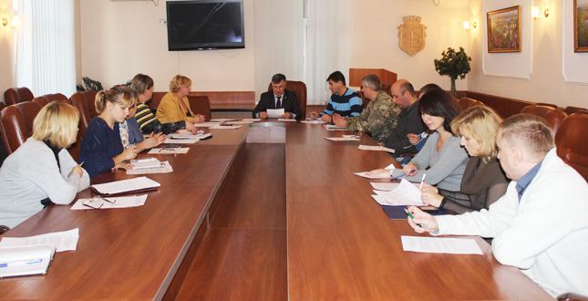 У Подільському районі відбулося засідання комісії по роботі з сім’ями, члени яких є учасниками антитерористичної операції (фото)