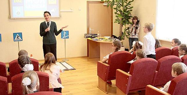 Голова Національної поліції України Хатія Деканоідзе провела урок для подільських школяриків (фото)