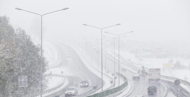 20 грудня у Києві невеликий сніг, на дорогах ожеледиця